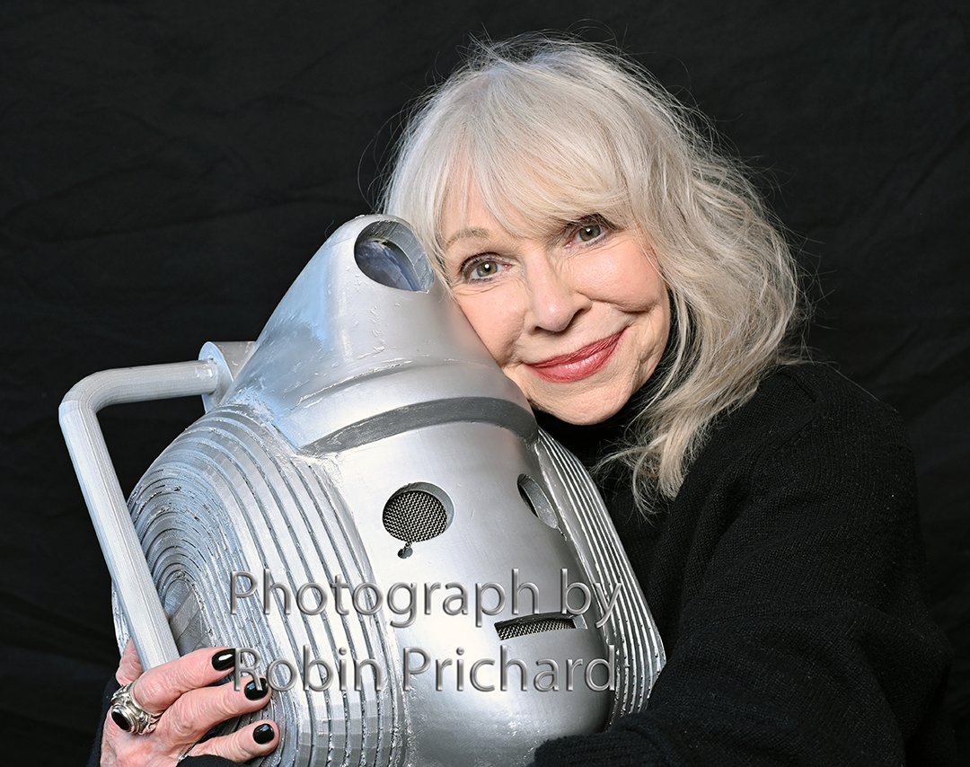 RobinTTL's tweet image. If anyone can conquer the Cybermen, it's Katy Manning! #DoctorWho #KatyManning #cybermen #photography @ManningOfficial