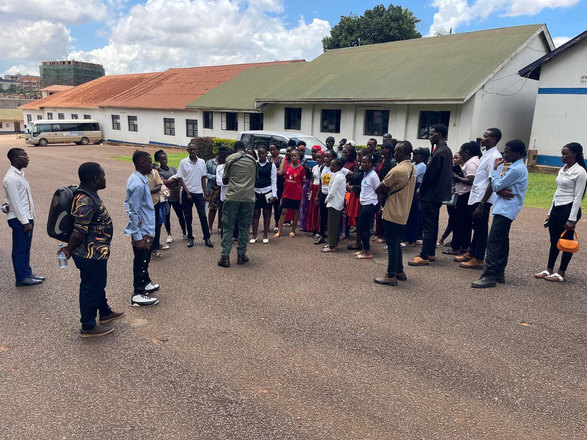 royalbirders's tweet photo. Uganda hosts over 1000 different bird species, nearly 50% of Africa’s total bird species, and 10% of the entire world's species
We are equipping tourism students with practical #birding skills, turning Uganda’s birdlife into career, opportunity, and livelihood. 
More birds https://t.co/M3KZFk1le5
