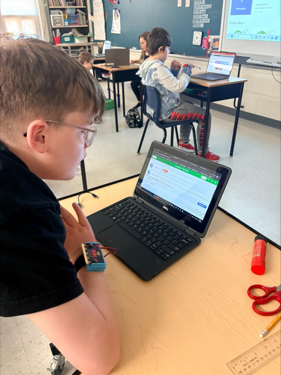 flipping_focus's tweet photo. 🤔 “How does AI learn? By learning from humans!” Curious how much you can train AI to do? Students in Grades 6–8 and their teachers are discovering AI’s strengths and limits by training their own machine learning models! @CDSBEO #GrowingUpDigital #ToLearn #AILiteracy https://t.co/oadmaesq95