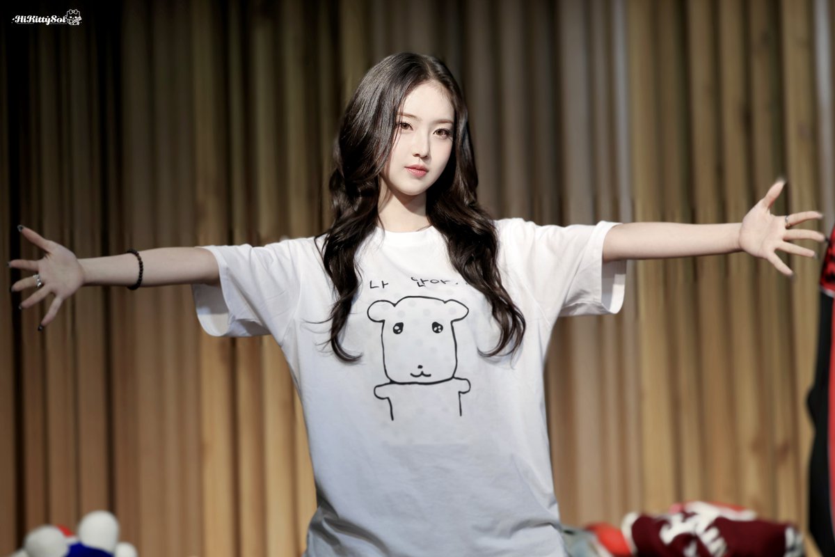 HiKittySol tweet media