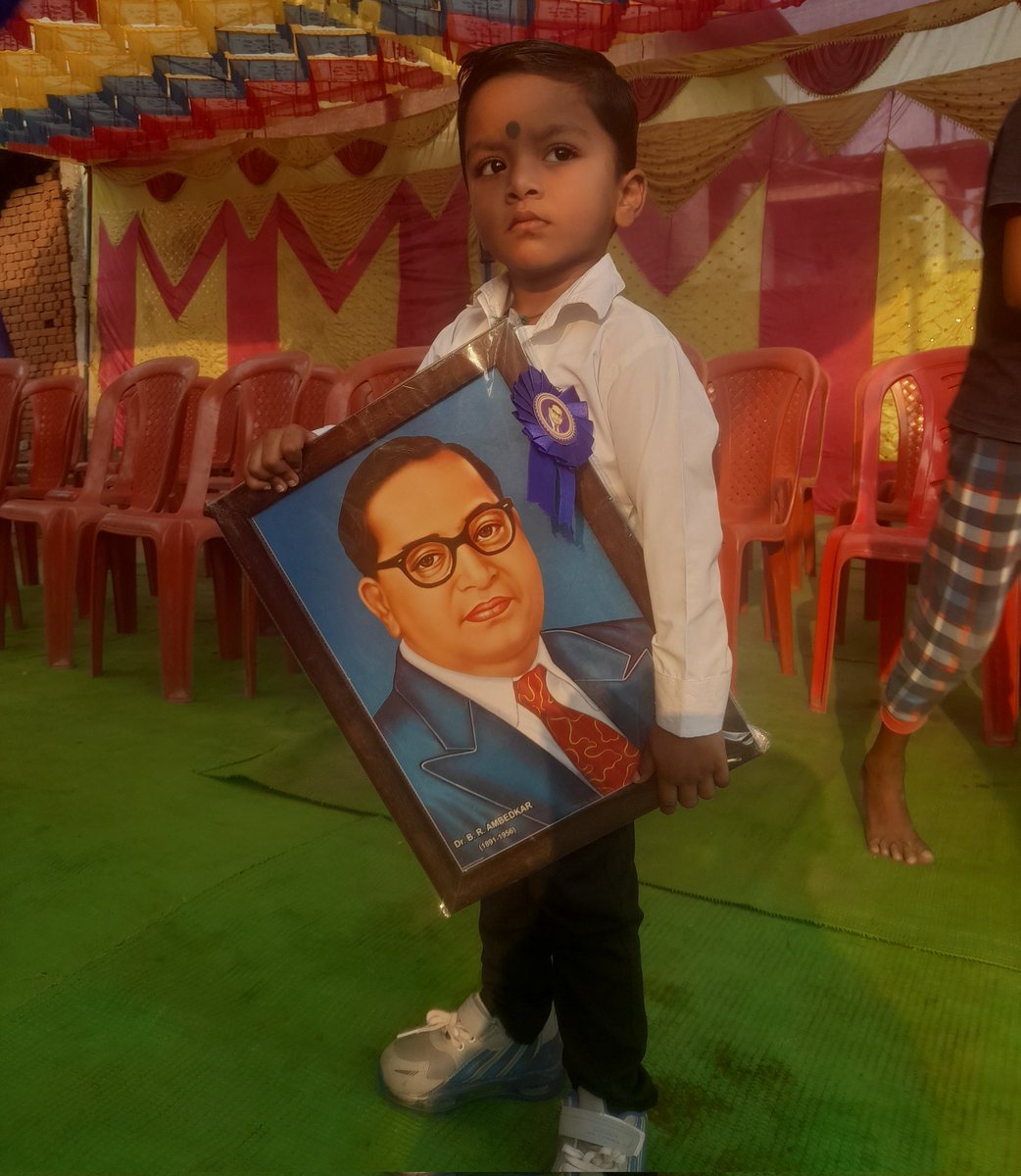 ChandraKuDeep's tweet photo. ଜୟ ଭୀମ ଜୟ ସମ୍ବିଧାନ 👏 https://t.co/Q4zZgW1Kyj