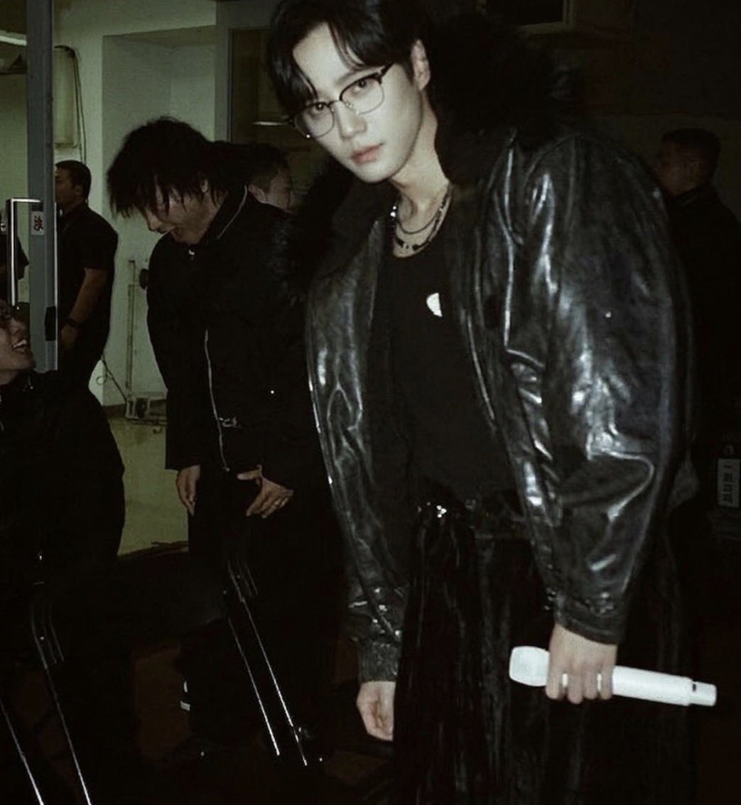 best fucking look of junyoung if you think about it cause goddamn