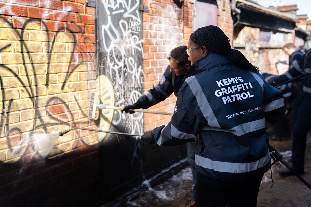 Conservatives tweet media