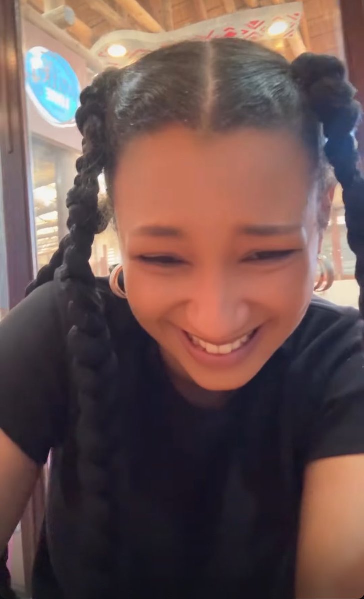 itsmellylisah tweet media