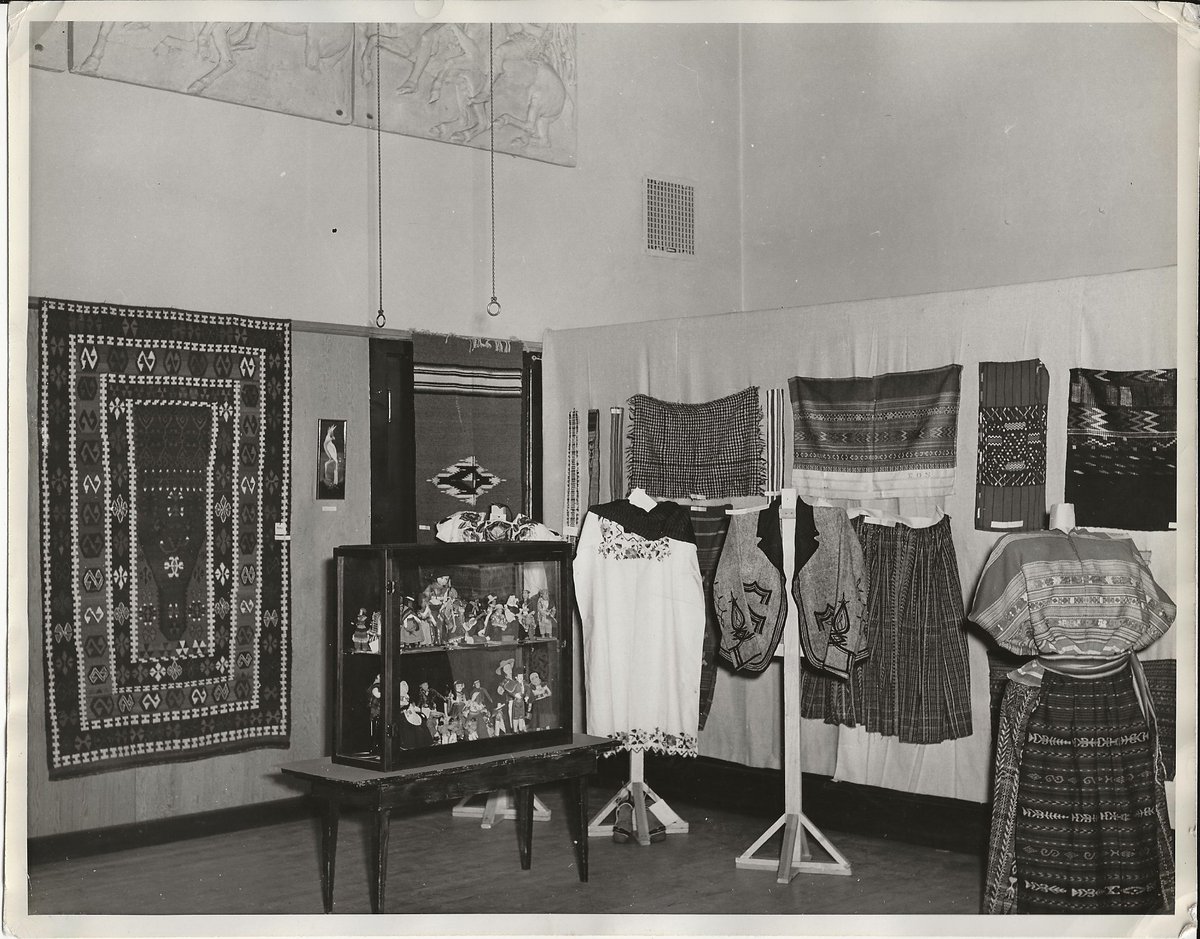 PotsdamMuseumNY's tweet image. #PanAmericaDay
Today celebrates the cultural ties between all nations in the #Americas, from Canada to Chile.

#Potsdam residents have traveled far and wide, bringing back souvenirs and other mementos. A few of them have ended up at the museum, such as a cocoa bean from Grenada,