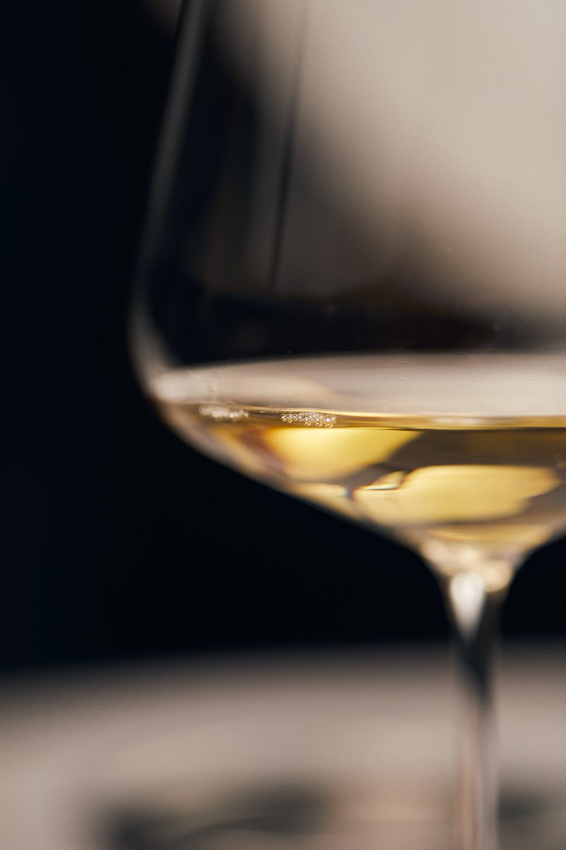 MyChoice_Global's tweet photo. Japanese wine is celebrated for its delicate and elegant profile. Koshu, the flagship white grape, offers refreshing acidity and citrus notes. For reds, Muscat Bailey A provides a unique, fruity aroma that pairs beautifully with soy-based flavors.

#wine #japanesewine https://t.co/MRUorKzxYl