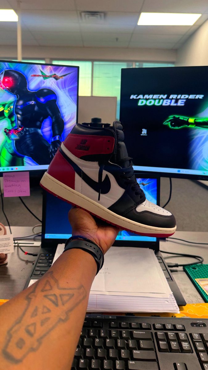 ChalupaBatmaan's tweet image. Today’s work kicks

Air Jordan 1 Retro High OG “Blacktoe”

#sneakerhead #aj1 #kotd