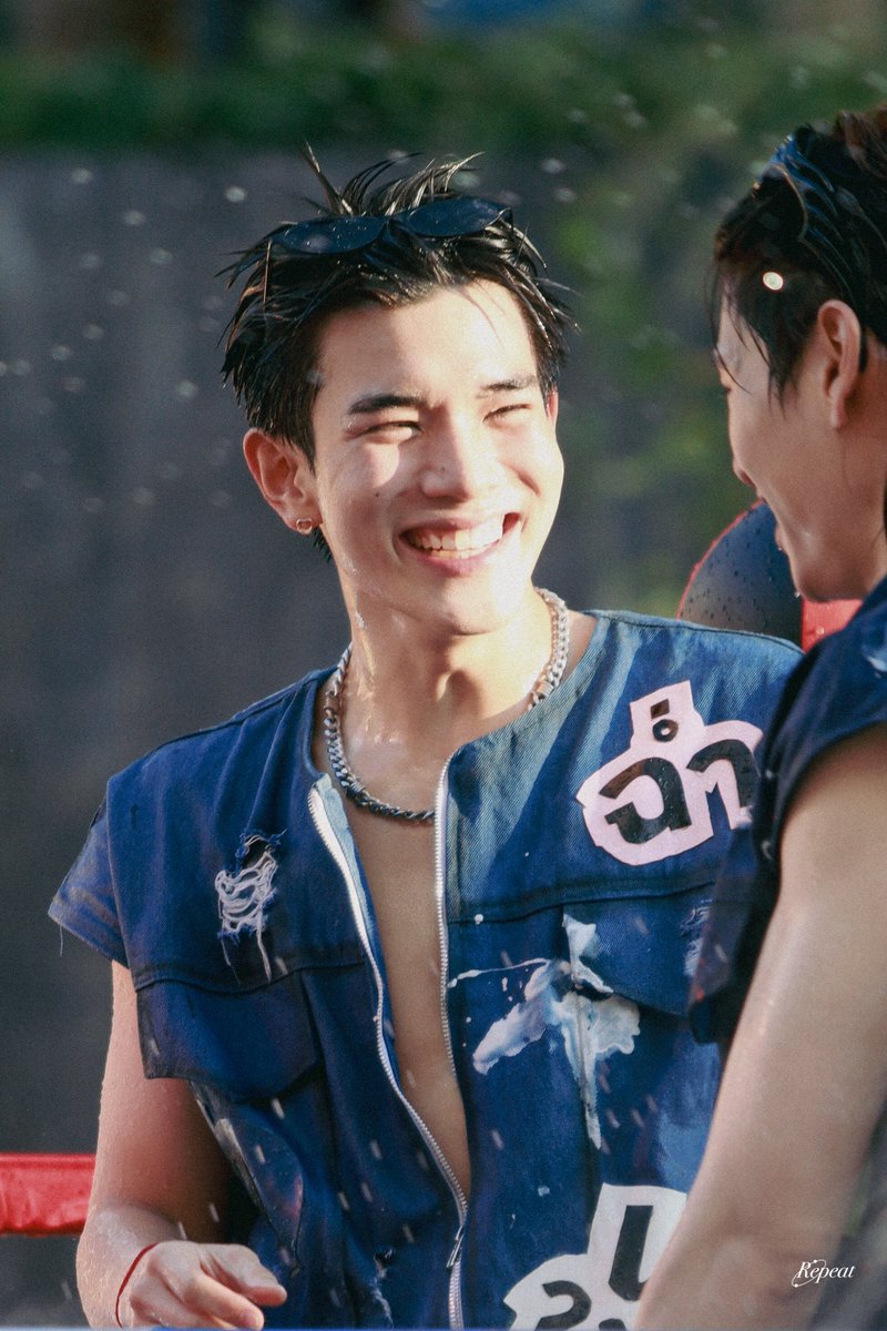 𝐑𝐞𝐩𝐞𝐚𝐭*𖦹ㅡ🍑🦋🌧️ tweet media