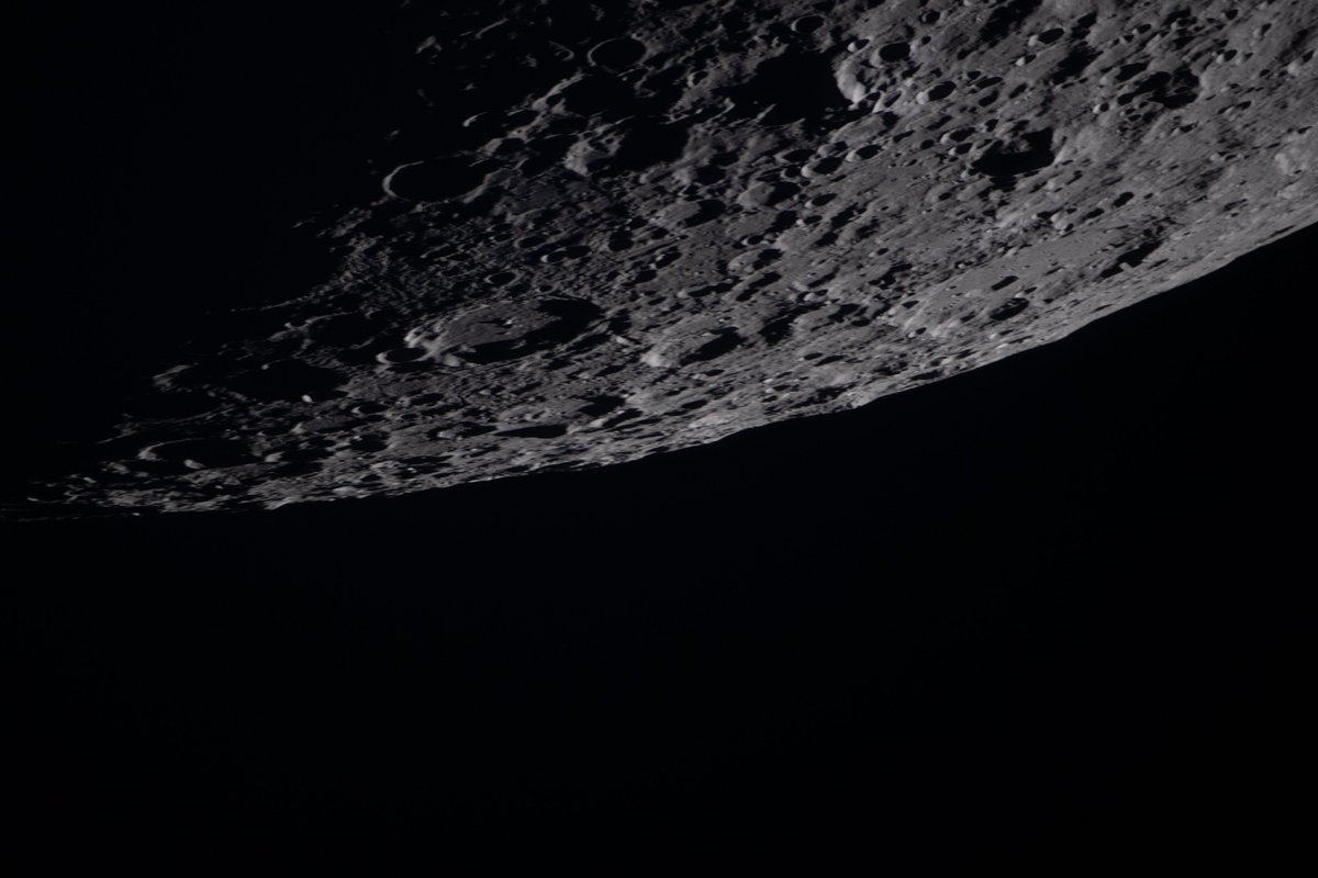 conspiracyslyr's tweet image. The Curve of the Moon

Taken by Christina Koch with a Nikon D5 on 2026-04-06 at 22:33:15 UTC.