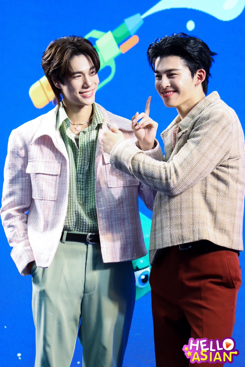 Hello Asian tweet media