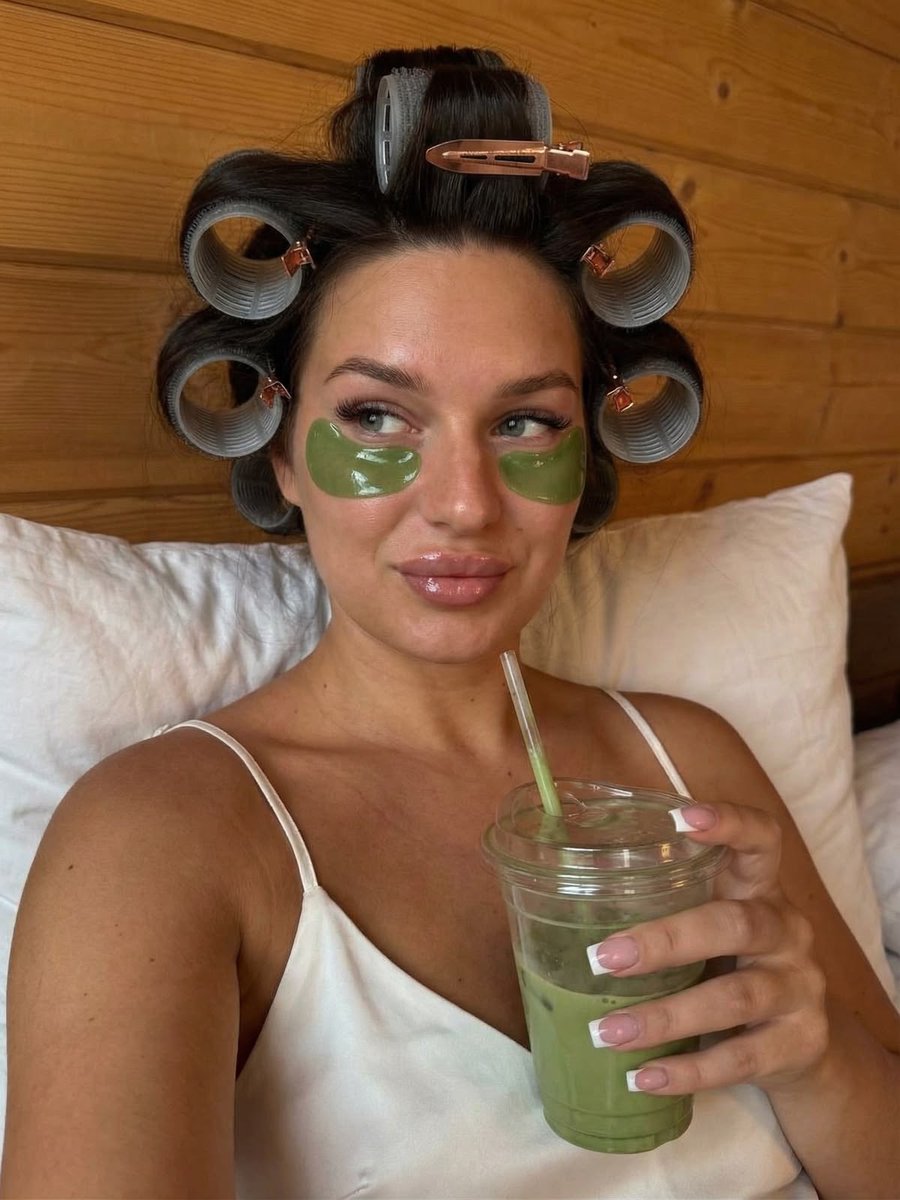 isilsun's tweet photo. green juice and eye patches https://t.co/LaxOG1OqVj