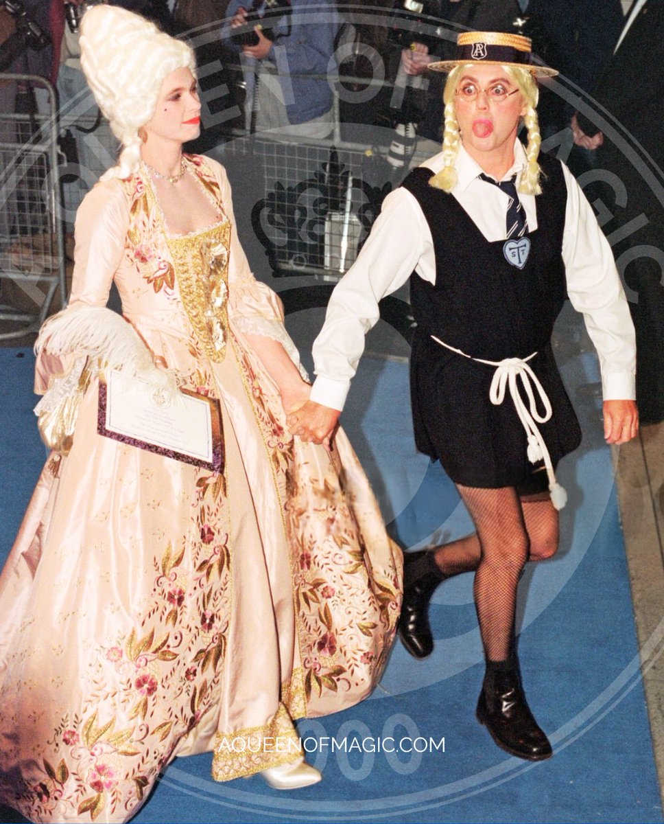 aqueenofmagic's tweet image. 📸 | Roger Taylor asiste junto a su esposa Debbie Leng como invitado a la fiesta del 50º cumpleaños de Elton John en el Hammersmith Palais, el 6 de abril de 1997.

#RogerTaylor #Queen #DebbieLeng #EltonJohn