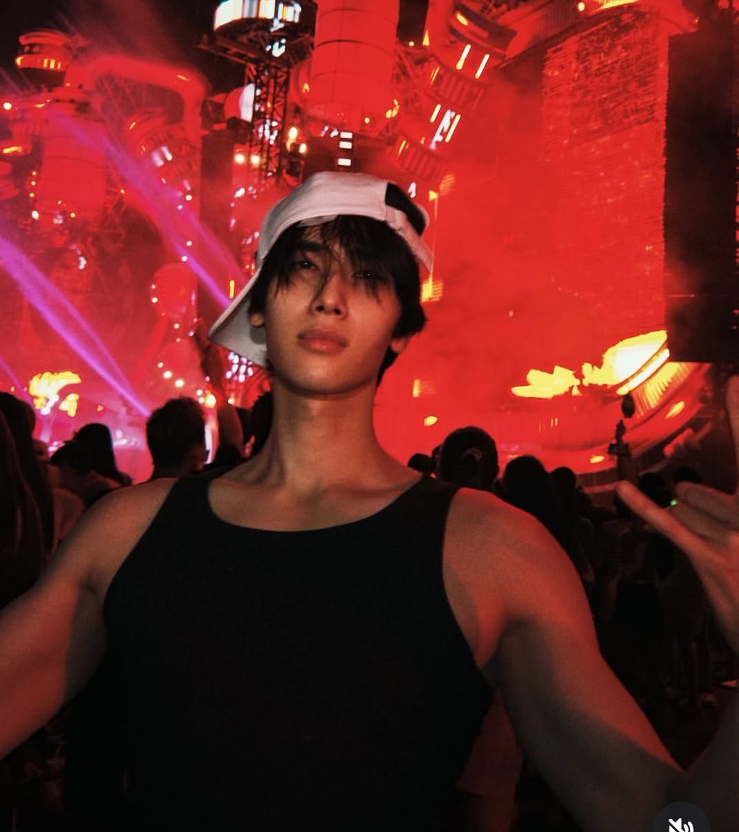 joongindunk's tweet photo. Au writers are you  guys seeing the potential here . Fuckboy x Fuckboy https://t.co/9Qk9ZZ8moz