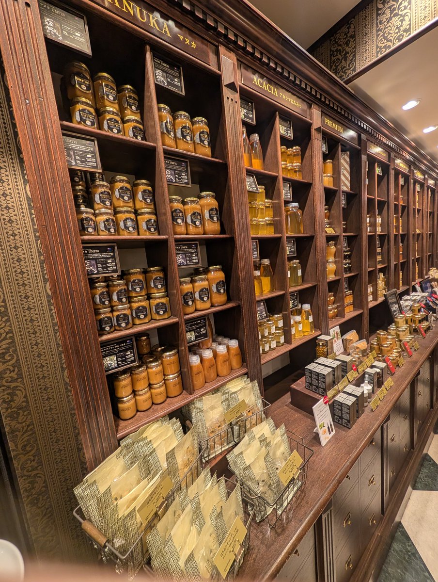 nya_nya_peach's tweet photo. 📷ラベイユ🍯
L'ABEILLE🏢新丸の内ビルディング
🍯蜂蜜専門店
🍯蜂蜜🫚生姜レモン🍋紅茶割り
頂きました🐻
濃厚な🍯蜂蜜で 元気出る一杯
で 大変美味しく頂きました✨
今日も 1日お疲れ様でした🌃

#LABEILLE 新丸の内ビルディング
#蜂蜜専門店 https://t.co/C2Rm9p7FFd
