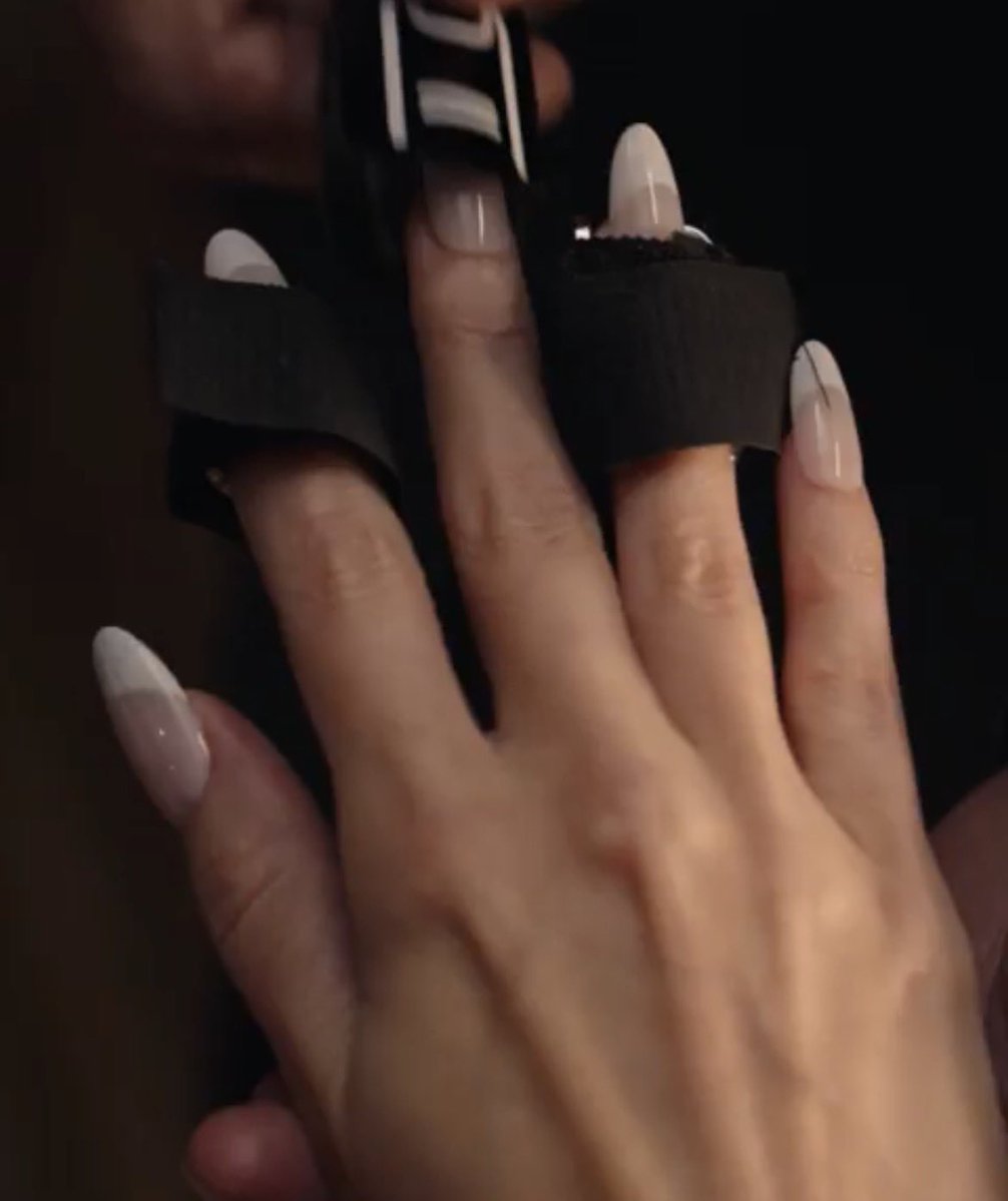 blond ❁ tweet media