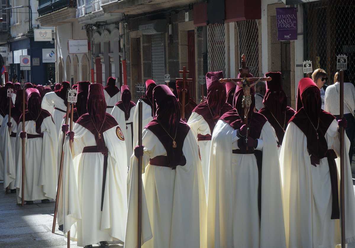 fotolugris's tweet photo. Semana Santa de Ferrol, Cofradía de la Merced. https://t.co/IyaHRQKRcH