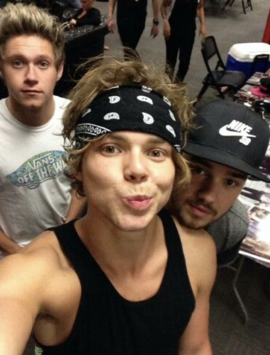 alya on tour ❤️‍🔥 tweet media