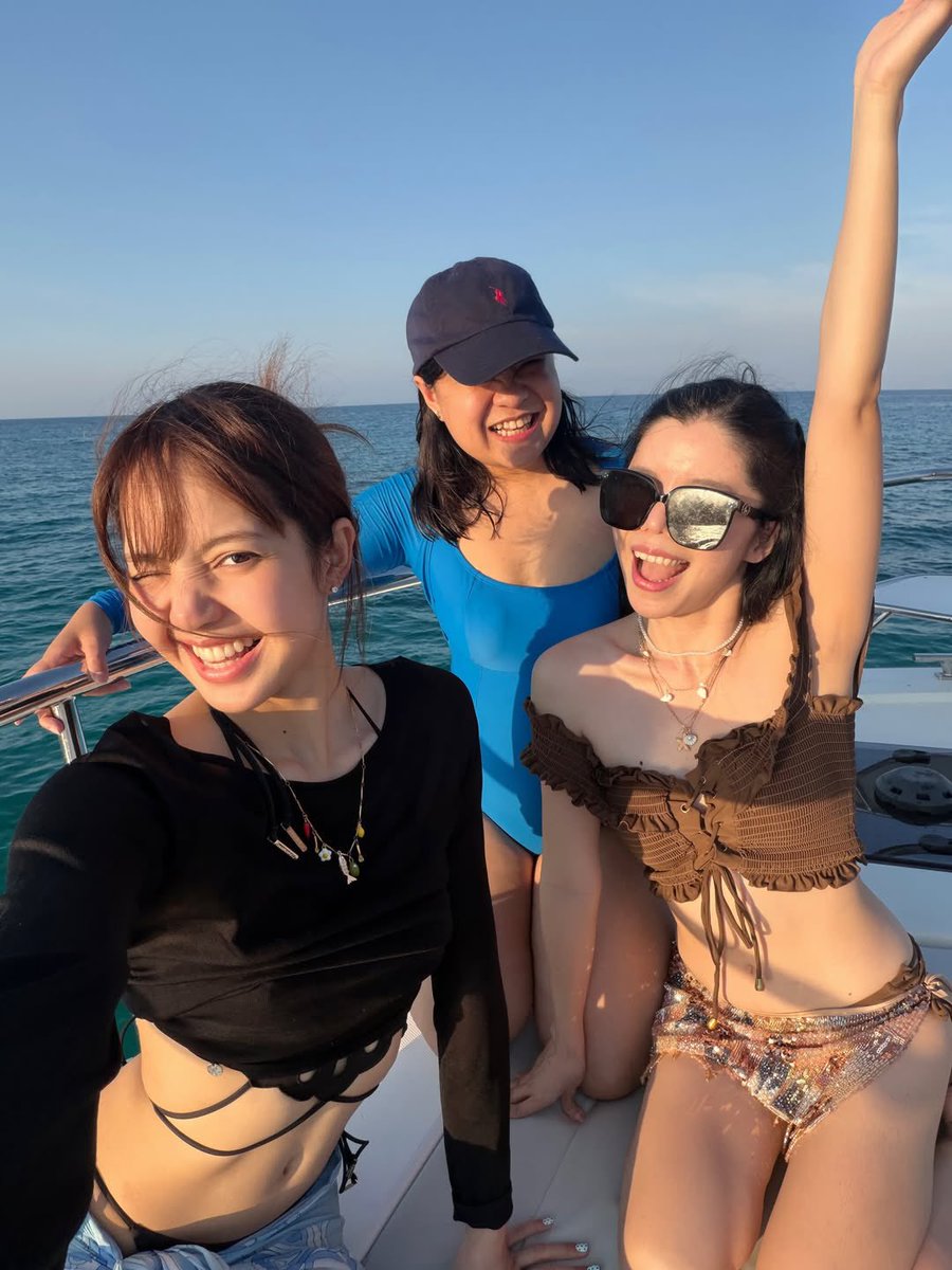 rsomchai1964's tweet photo. #LISA on her birthday trip with closed friends and family
@wearelloud
ROCKSTAR LISA DAY
#LalisaShinesAt29
#LISA_BDAY2026 https://t.co/VHz675zMlk