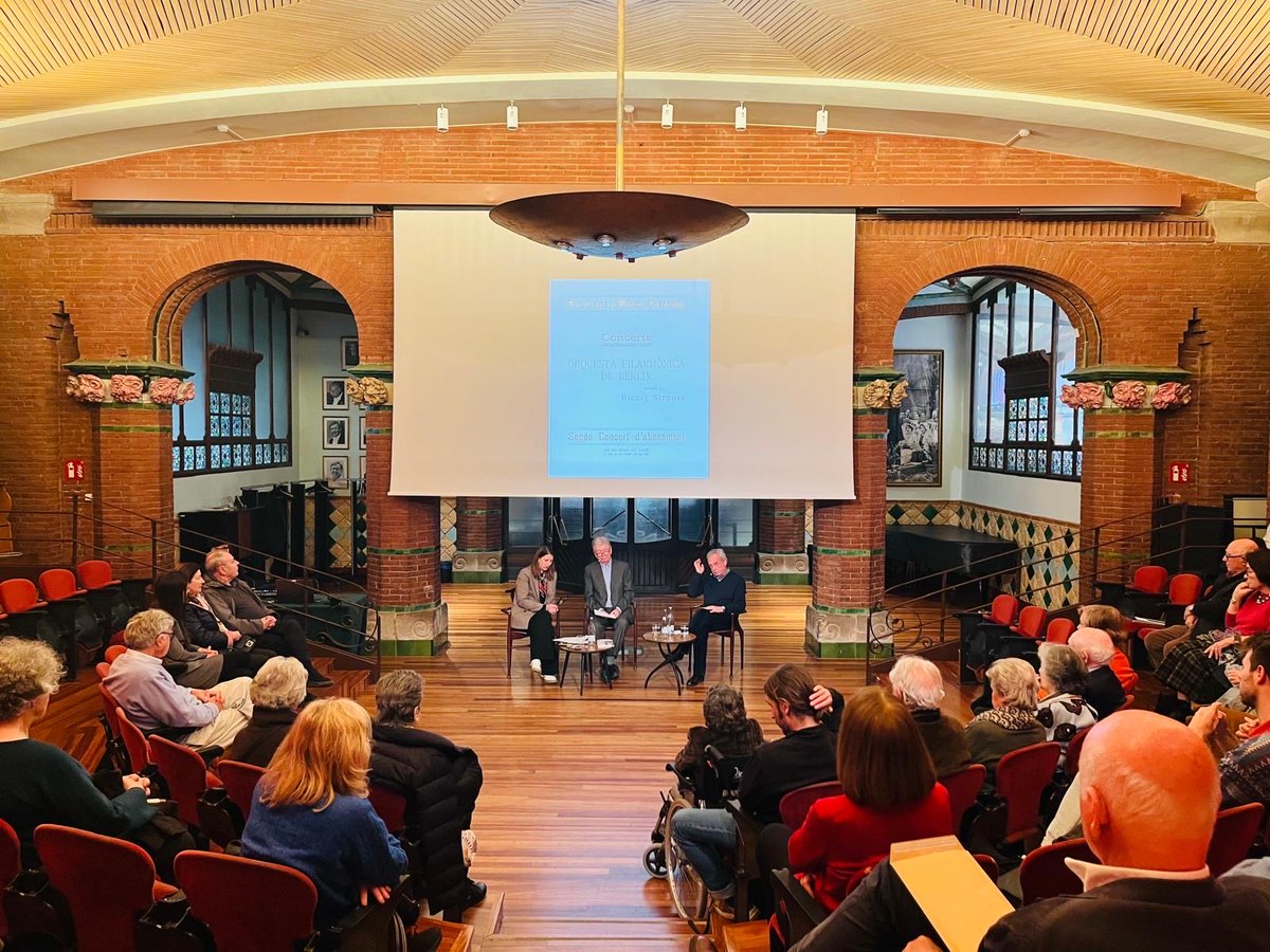 Assoc_OrfeoCat's tweet photo. 📚Ahir, els socis i sòcies de l'Orfeó Català vam assistir al Palau a la presentació del llibre "Els Domènech, una nissaga d’arquitectes", de Lluís Domènech Girbau, un recorregut per la memòria i el llegat d’una nissaga fonamental de l’arquitectura catalana https://t.co/lnaSaLrC9F
