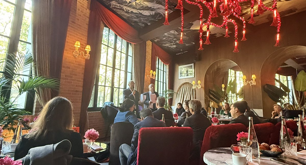 FanchonNorbert's tweet photo. Très heureux de participer ce jour au premier tour du Jury des Pierres d’Or @immoweek , sous la présidence de @MA_Jamet , pour sélectionner les candidats aux Pierres d’Or.
En présence d’ Emmanuelle COSSE et sous l’animation de l’excellent @PBImmoweek 
#immobilier #logement https://t.co/pLfYNpKLpO