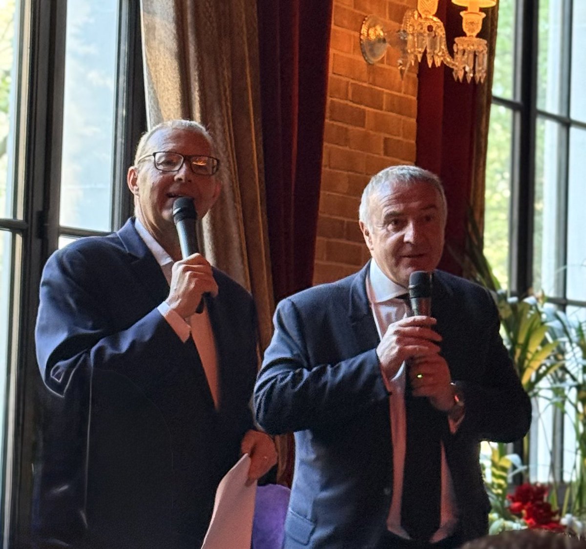 FanchonNorbert's tweet photo. Très heureux de participer ce jour au premier tour du Jury des Pierres d’Or @immoweek , sous la présidence de @MA_Jamet , pour sélectionner les candidats aux Pierres d’Or.
En présence d’ Emmanuelle COSSE et sous l’animation de l’excellent @PBImmoweek 
#immobilier #logement https://t.co/pLfYNpKLpO