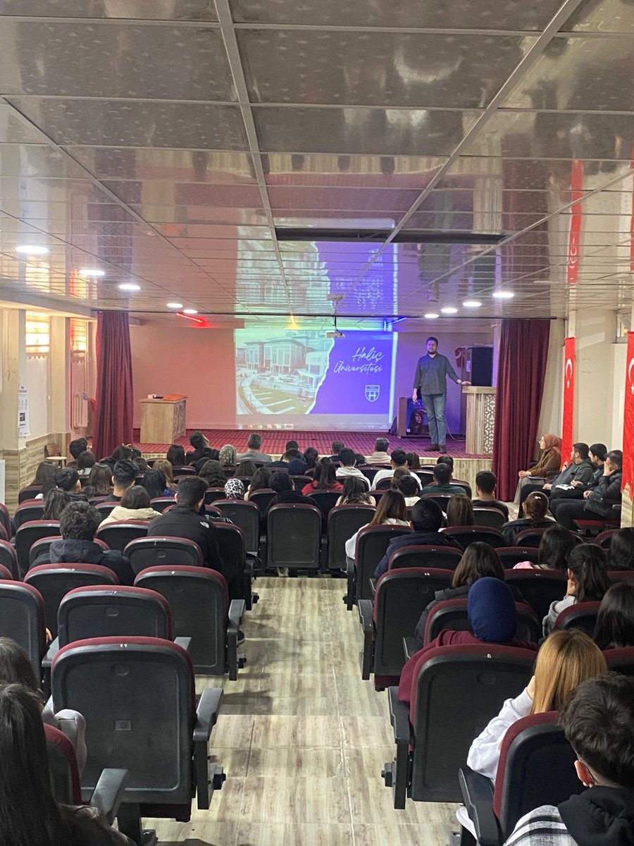 Siirt 14 Eylül Anadolu Lisesi ve Sosyal Bilimler Lisesi öğrencileriyle üniversite tanıtım semineri kapsamında buluştuk.

Seminerde; bölümlerimiz ve kariyer olanaklarımız üzerine bilgilendirme yaparak öğrencilerin sorularını cevapladık.