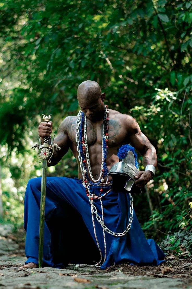 Que a espada de Ogum brilhe em meus caminhos, cortando todo o mal. OGUNHÊ ! 💙⛓️⚔️🔥🛤✨️📿