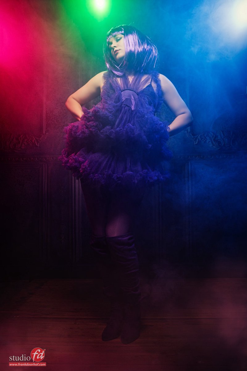 frankdoorhof's tweet photo. Tonight we start a new series blogposts about using smoke. Several topics will be covered over the coming days. 

It's one of the most extended posts I did on smoke 🙂

Check https://t.co/9kgvXbrHG7 for the first part tonight. 

#iqwire #clickbackdrops #geekoto #AQCOLOR #alphapro https://t.co/g3F7JqK1u4