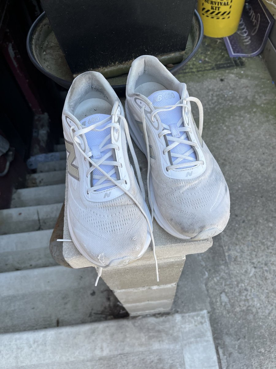 Papito143's tweet image. @newbalance clearly ain’t #fivestars for their #poorquality &amp;amp; #poorcustomerservice

#DontWasteYourMoney on #NewBalance 

Any recs for #walkingshoes ?!