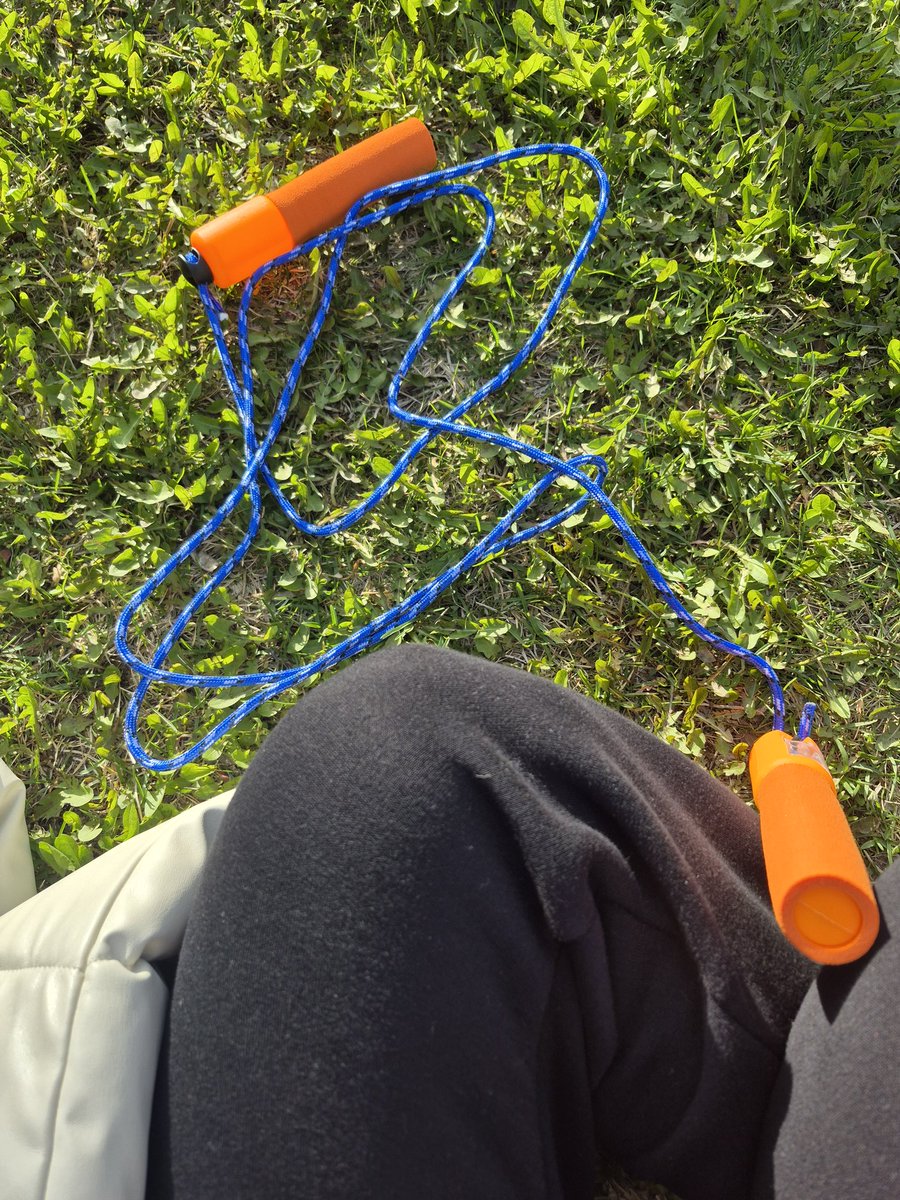 İloooşş tweet media