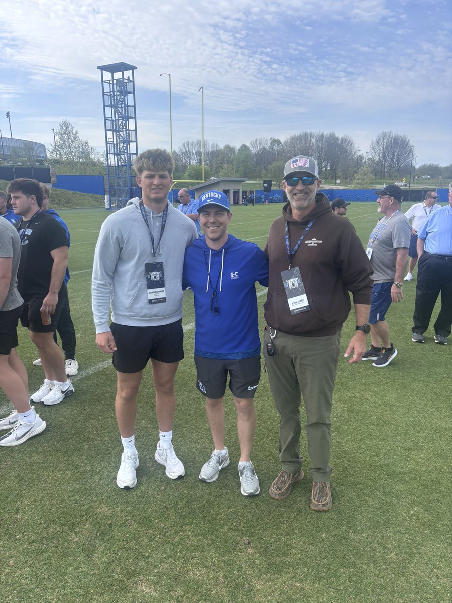 conradhart_'s tweet photo. I had an awesome time at @UKFootball today! I really enjoyed watching practice, and learning about the culture! Really appreciate the hospitality and look forward to being back on campus soon! 
@Oakley_Watkins @CoachWillStein @colebrittt @pete_nochta13 @ptbiondo 
@CoachPerry_UK https://t.co/WYqGothNwR