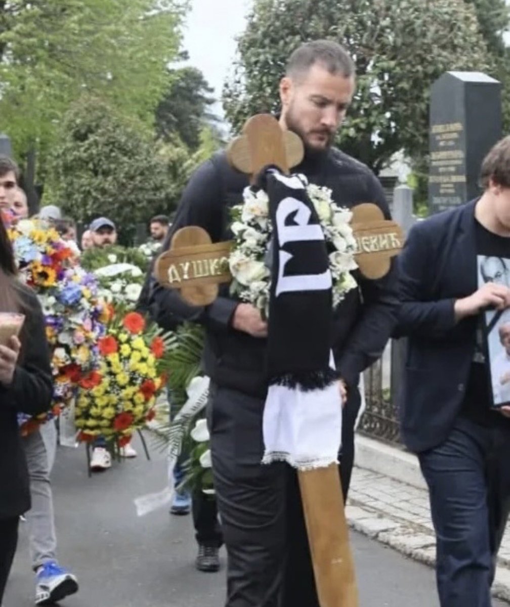 _.read.between.the.lines._ tweet media