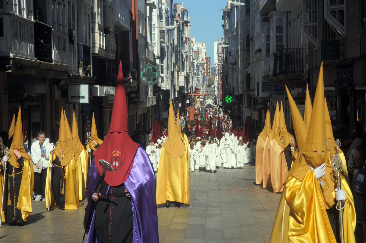 fotolugris's tweet photo. Semana Santa de Ferrol, Cofradía de la Merced. https://t.co/gVuHzEpqsK