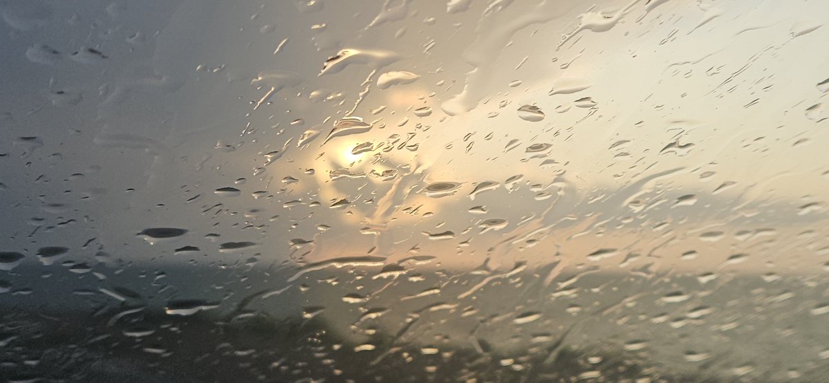 Aslında hayatın en güzel anı, 
her şeyden vazgeçtiğinde;
Seni hayata bağlayan birinin olduğunu düşündüğün andır...!

Balzac
#günakşamda
#İskenderun 
#hatay