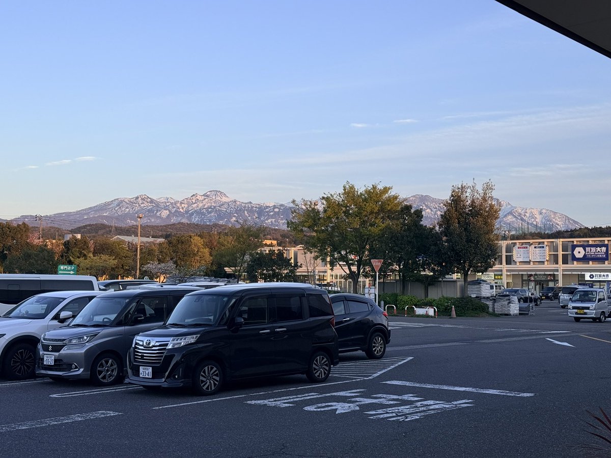 079808's tweet photo. 美容合宿兼遠征の最終日は手持ちの端末の犠牲を払って友達とノリで都心まで美容医療受けに行ったの面白すぎる
効果出るのが楽しみ https://t.co/CE8vjdEYaa