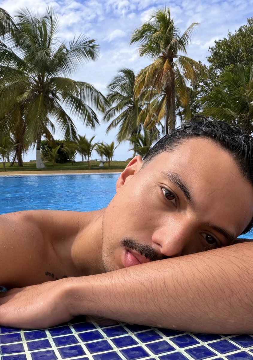 𖤓 uli tweet media