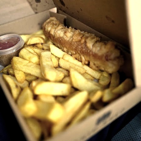 thechipshed's tweet image. Batter me up, baby! Our crispy golden goodness, perfectly boxed and ready for your al fresco adventures. Who's grabbing a Chip Shed treat... 

#fishandchips #TheChipShed #chippytea #britishfood #springvibes #alfresco #comfortfood