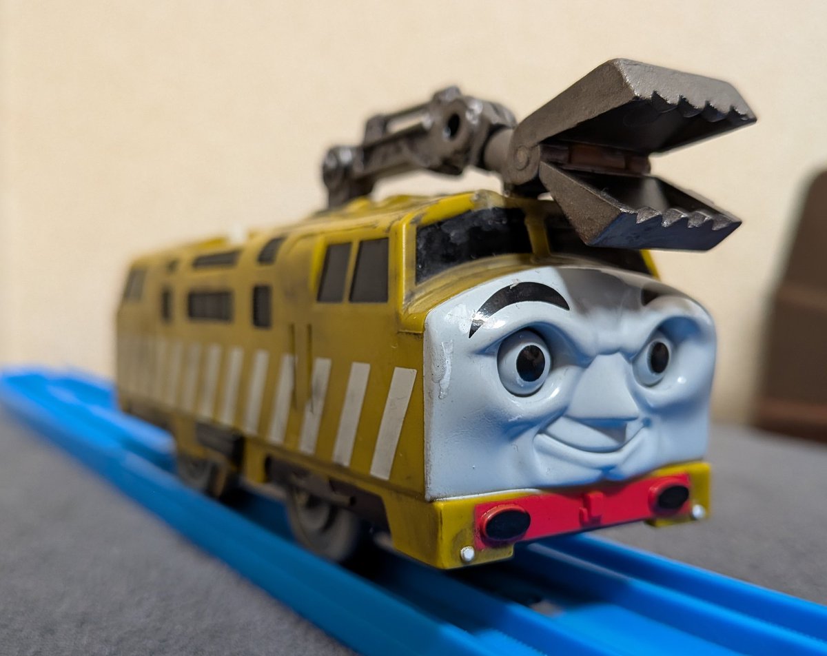 DEER1004Yuuta's tweet photo. 【プラレール改造】
いじわるディーゼル10
【trackmaster custom】
diesel 10 means trouble!! https://t.co/Cw11oQasdL