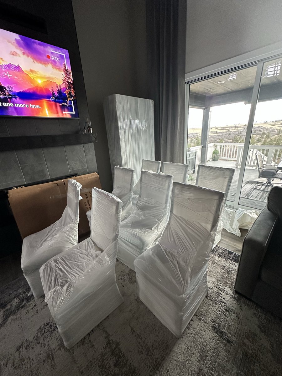 SpyderMoving's tweet photo. The work of art, by Spyder moving artists. Wrapping and protecting the items is our priority to provide and deliver the high quality services! Get free quote online at https://t.co/U2CBrKe8WB 
#spydermovingandstorage https://t.co/PLM1TesZmG
