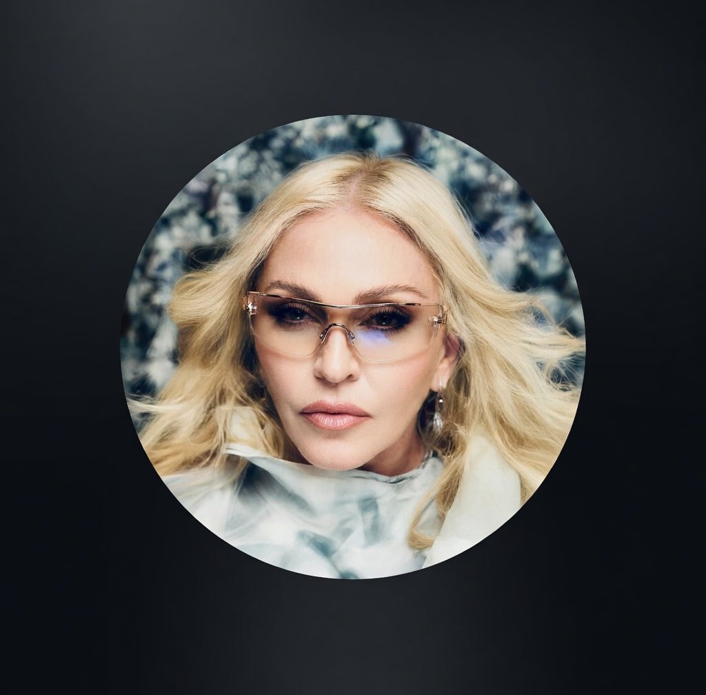 madonnanow_'s tweet photo. 🚨🚨 TUDO ACONTECE NA SEXTA

17/04 - single e press release do novo álbum e ainda possível participação no show de Sabrina Carpenter no Coachella.

Alguém vai dormir de quinta para sexta? https://t.co/h8C6rrMWGD