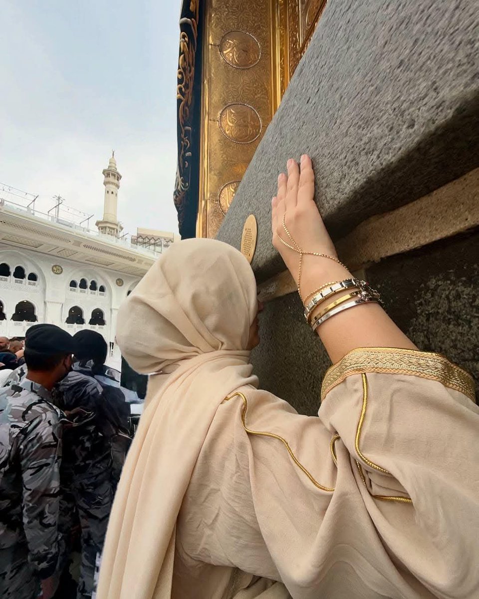 اللهم ارحم قلوبًا تتألم ولا تتكلم

یا ربّ..!  ان دلوں پہ رحم فرما جو زخمی ہیںِ 
لیکن اپنا زخم بتانے سے قاصر ہیںِ..!❤️✨