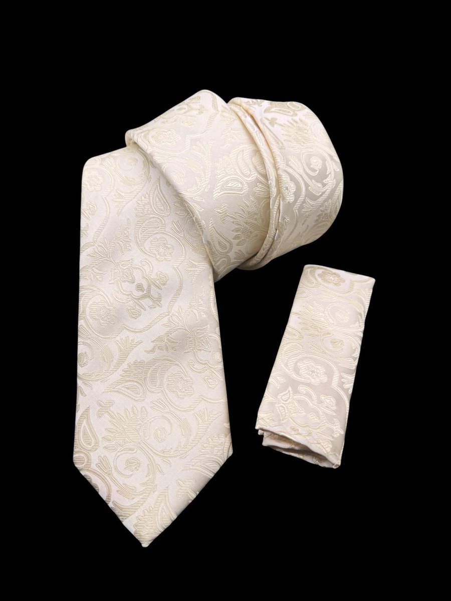 ties_suitshome's tweet image. Floral Long ties with pocket square #tiessuitshome
#tie #EleccionesPerú2026 #longtie