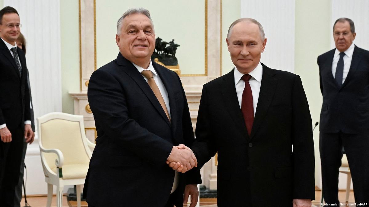 🇭🇺🇷🇺 J’essaye de comprendre l’extrême-droite.

Si Magyar est tant à droite que ça (ce qui est faux, car le sujet ne se limite pas à l’immigration), pourquoi se désolent-ils de la défaite d’Orban ?

C’était sa soumission à Poutine qui leur plaisait chez lui ? Ou la corruption ?