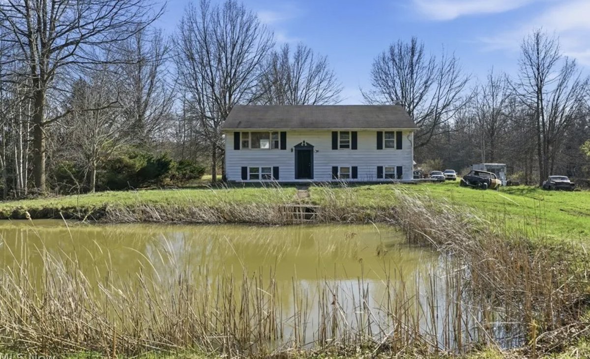 oldhouseunder50's tweet image. We missed $150K Sunday, so we are doing $150 Tuesday this week for this Expansive 5-Acre #Ohio Property Ready for Renovation – $118K. oldhousesunder100k.com/under-150k-tue…