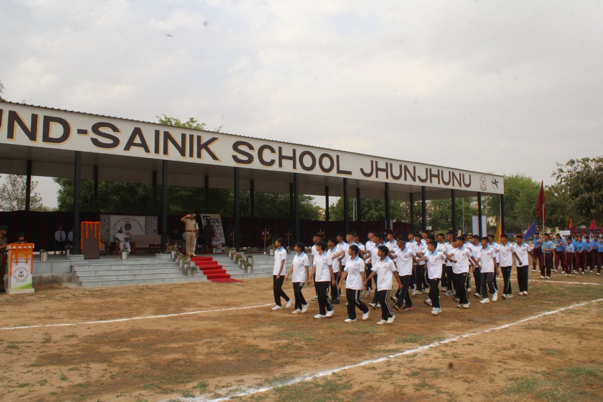 sainikschooljjn's tweet photo. The Chief Guest motivated the Cadets and gave his best wishes for an exciting tournament ahead
#SainikSchoolSociety #FootballTournament #SSRW #kheloindia #jhunjhunu https://t.co/nJFVMbK7k6