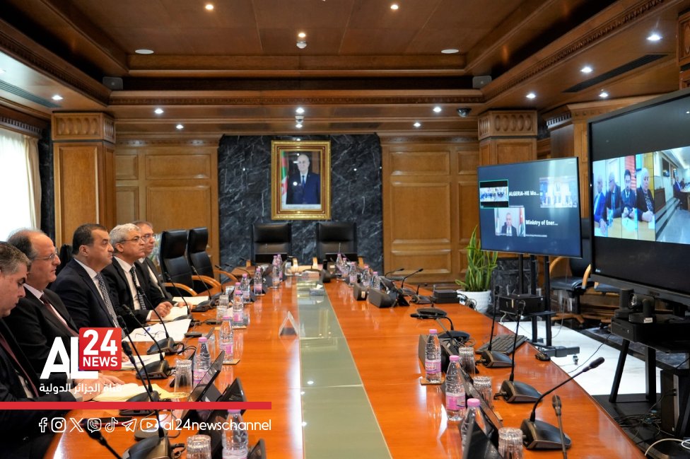 AL24Francais's tweet photo. #Arkab évoque avec son #homologue_jordanien les voies de renforcement de la coopération bilatérale dans le domaine des #hydrocarbures
➡https://t.co/4XushbTs8t https://t.co/0ZR9VuZqXC