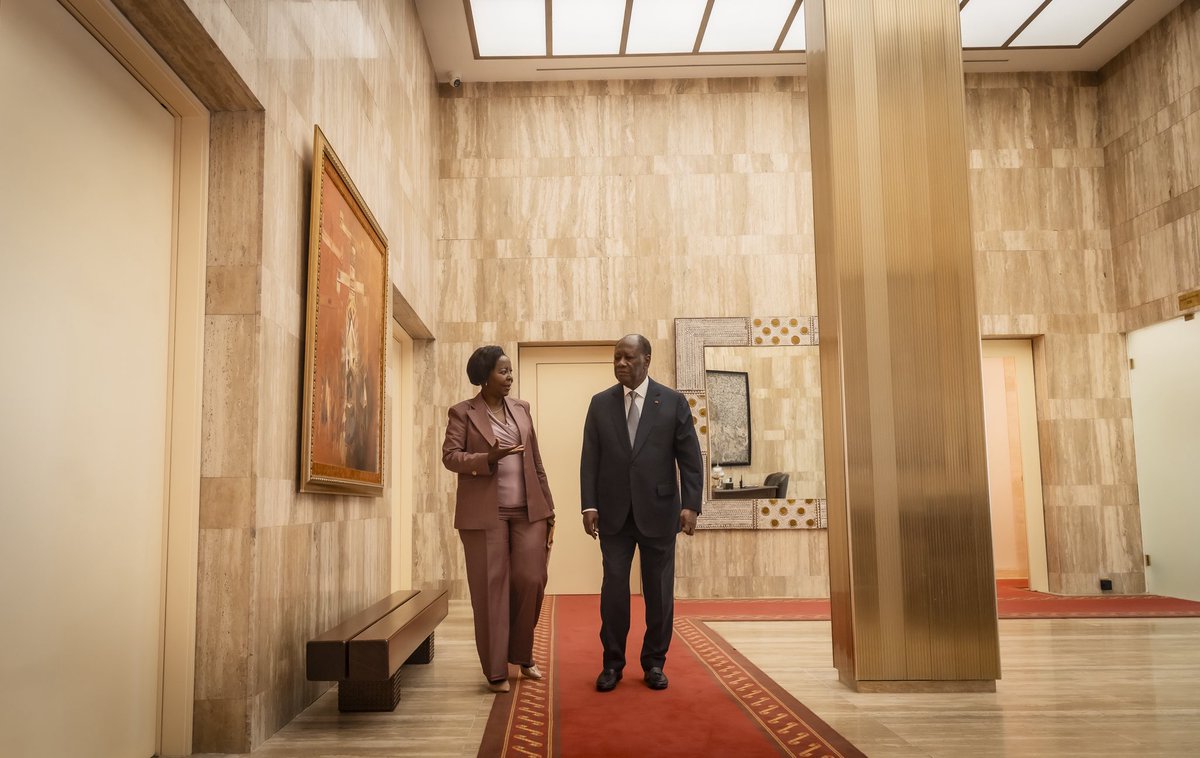 Presidenceci tweet media