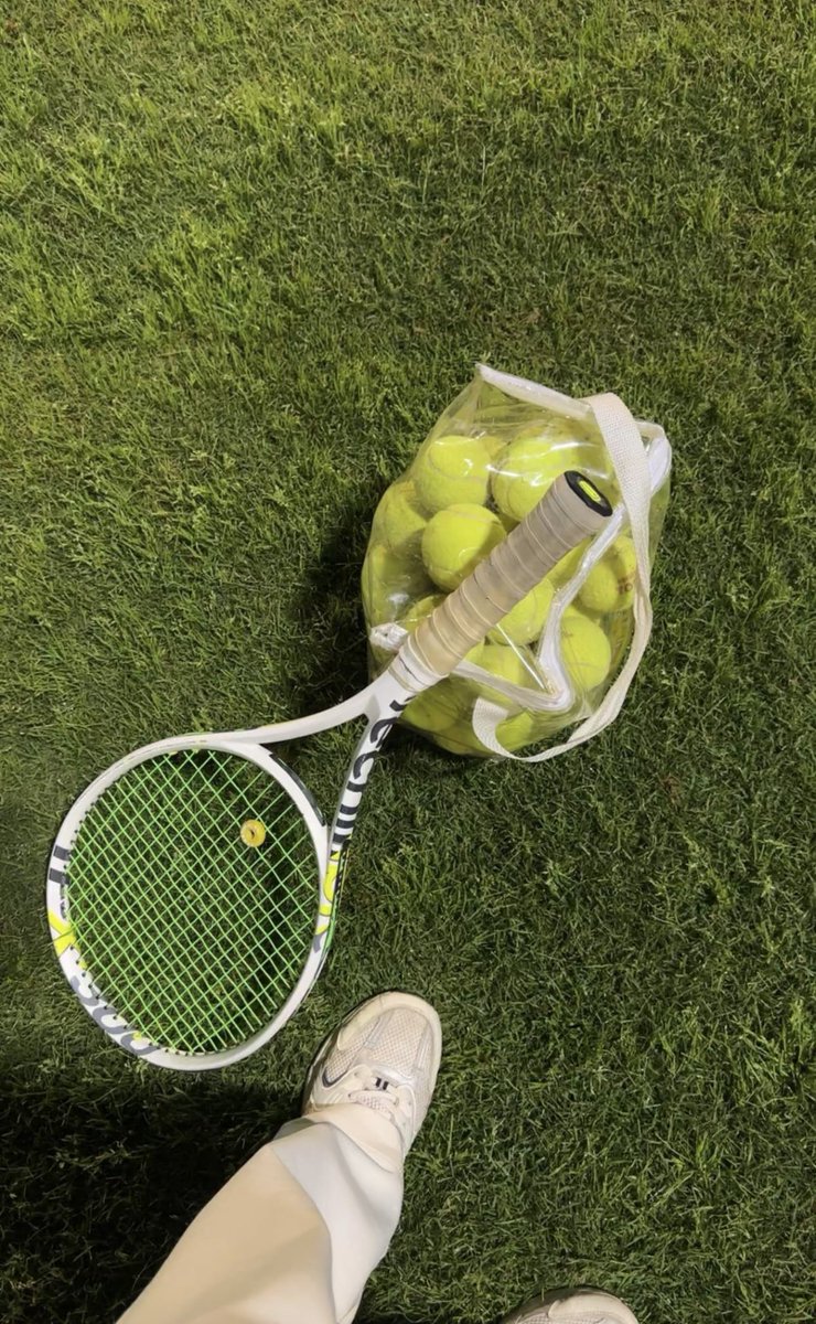 TIV22_'s tweet image. Random