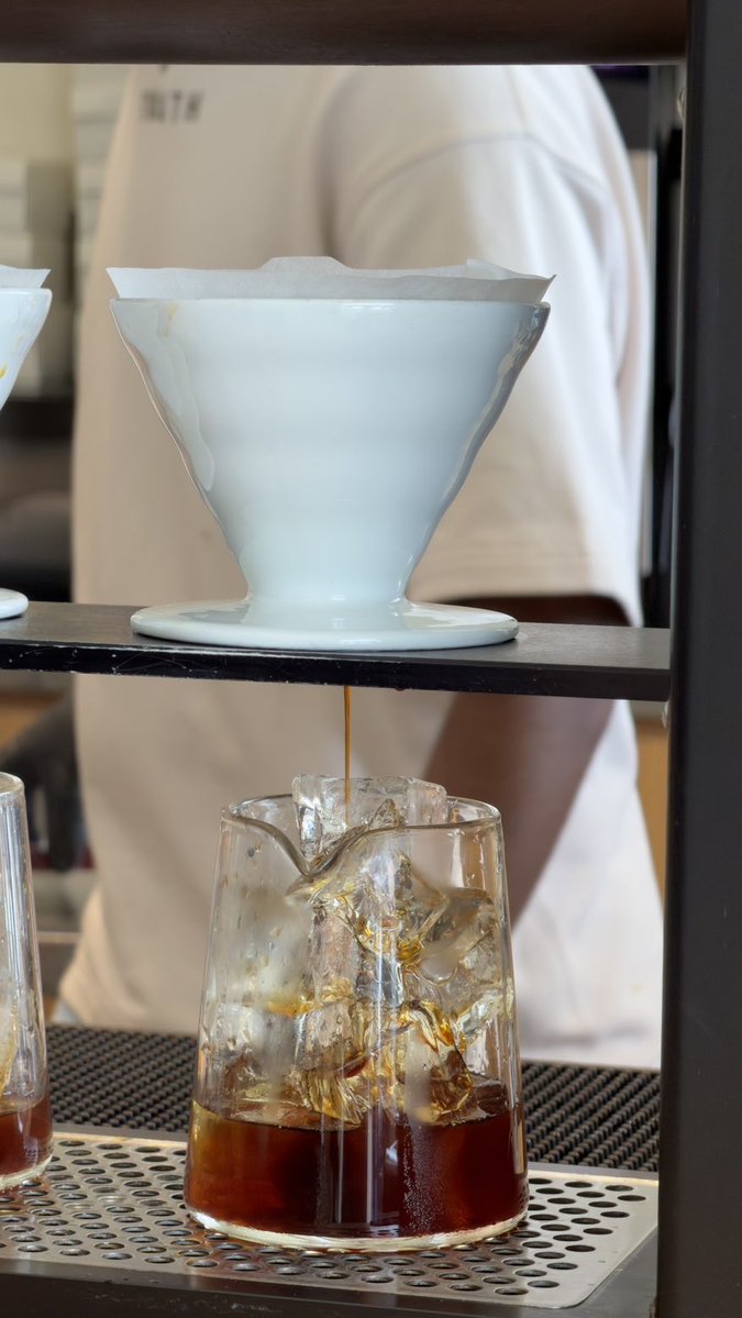 TIV22_'s tweet image. Random