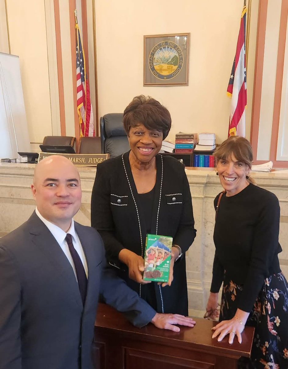 attorneybogen's tweet image. "COOKIE THIEF COULDN'T RESIST THIN MINTS"

This 2004 headline in the Cincinnati Enquirer by @SharonCoolidge was the start of a fun tradition with @JudgeMelba, who heard my infamous case involving 250 stolen boxes of Girl Scout Thin Mints. 😂

#GirlScoutCookies #ThinMints